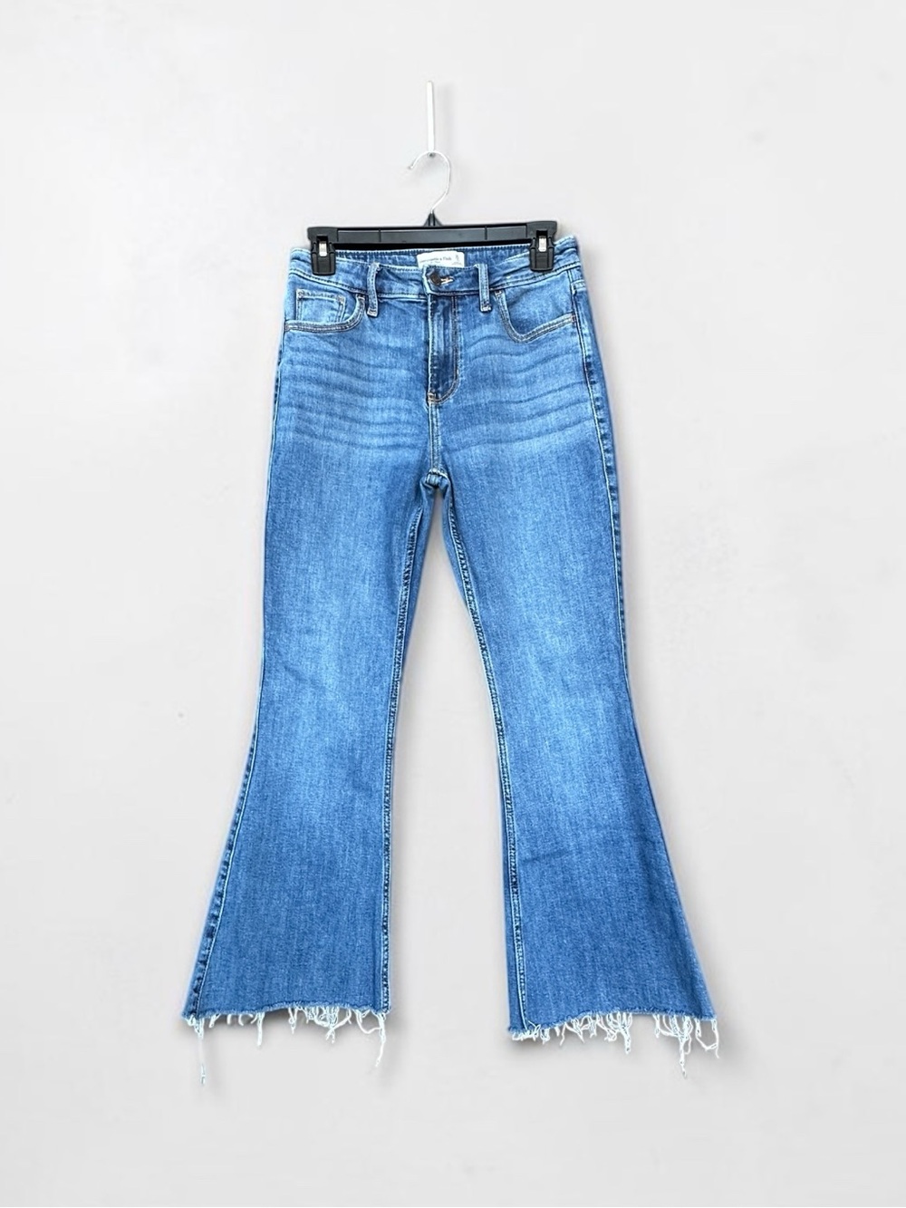 Abercrombie & Fitch Flare Ultra High Rise Women’s Size 26/2 Raw Hem Medium Wash